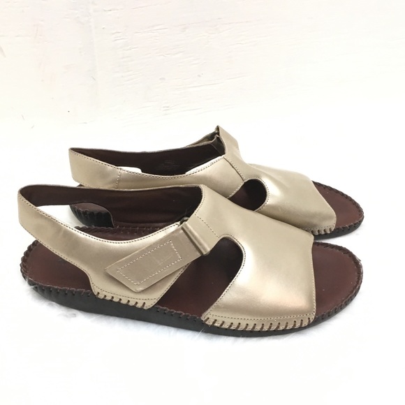 naturalizer scout flat sandals